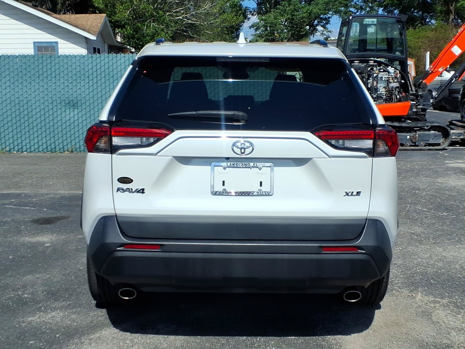 Used 2023 Toyota RAV4 XLE Premium FWD image 4
