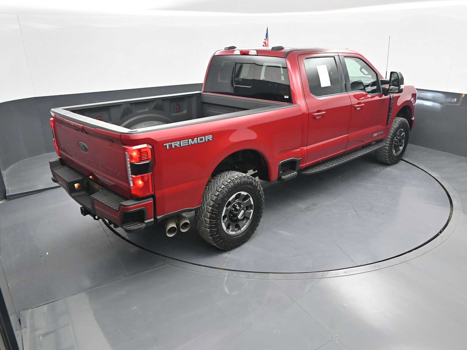 Used 2024 Ford F250 Lariat w/ Tremor Off-Road Package image 16