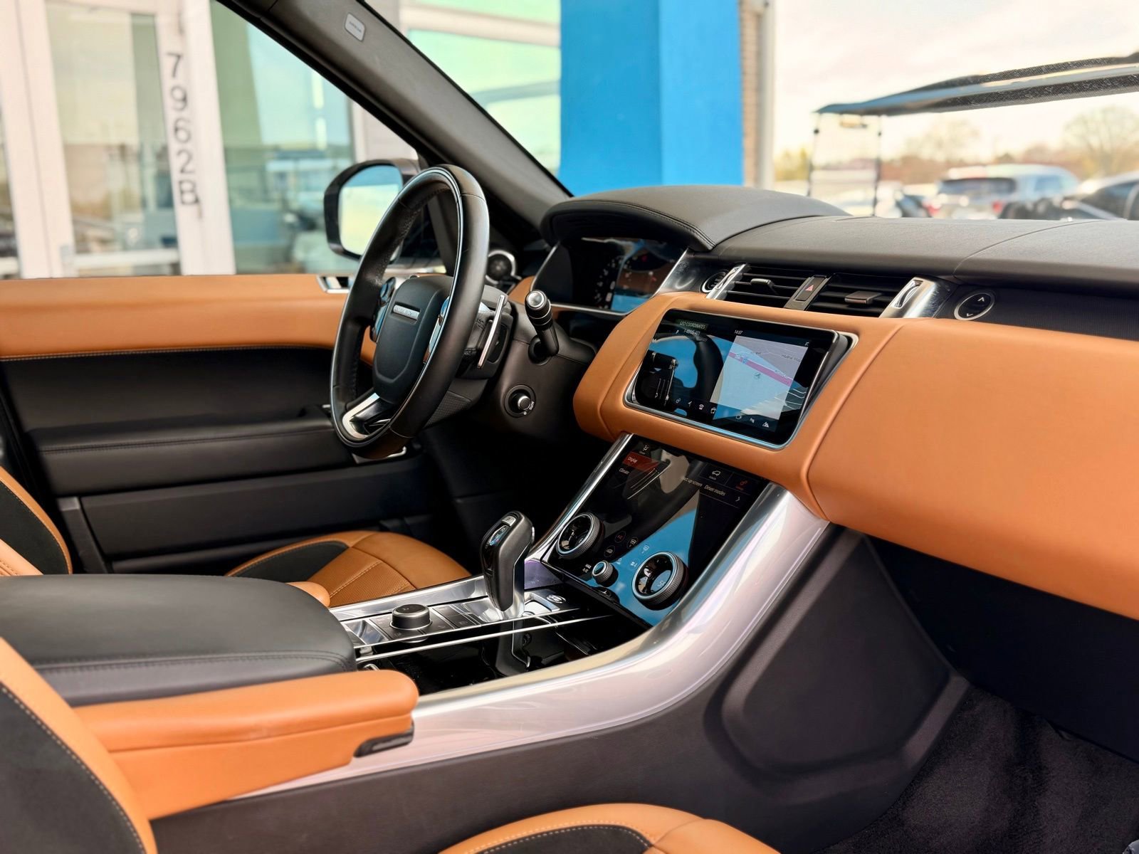 Used 2020 Land Rover Range Rover Sport HSE Dynamic image 2