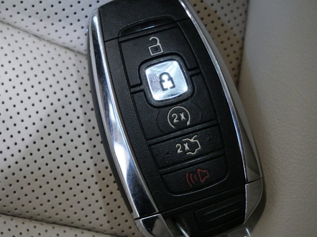 Used 2018 Lincoln MKX Reserve w/ Driver Assistance Package image 30