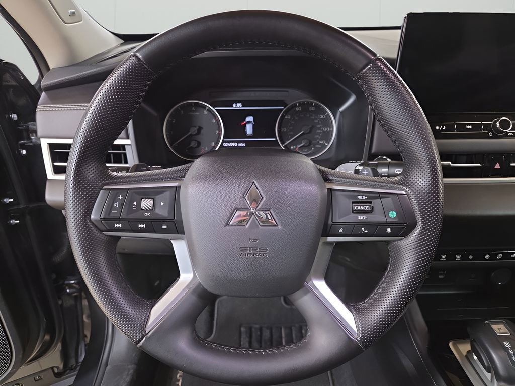 Used 2025 Mitsubishi Outlander SE image 14