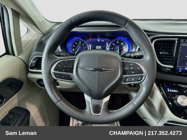 Used 2024 Chrysler Pacifica Touring-L FWD image 11