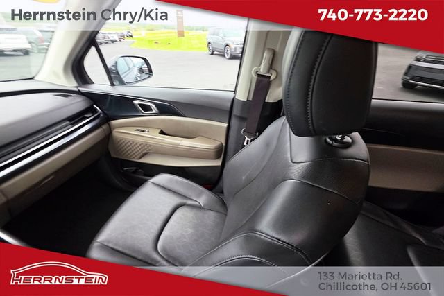 Used 2025 Kia Carnival FWD image 10