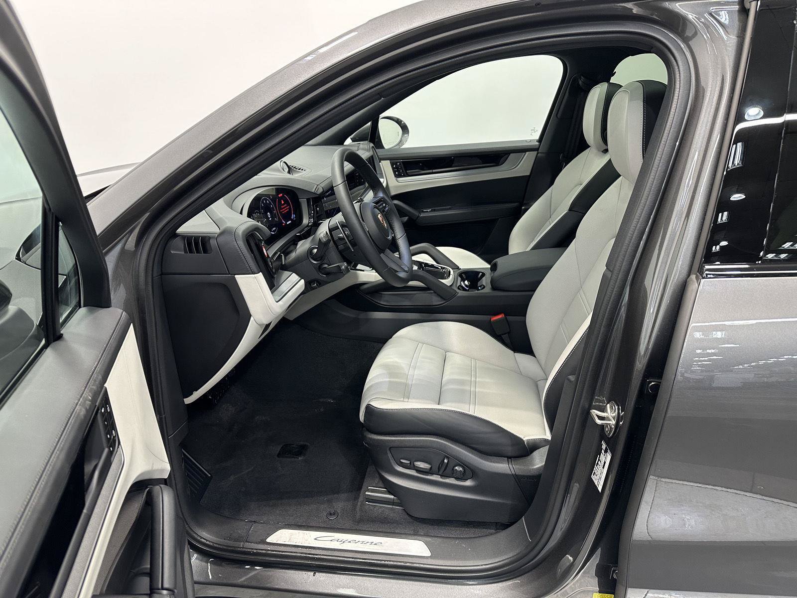 New 2026 Porsche Cayenne Coupe AWD/4WD image 17