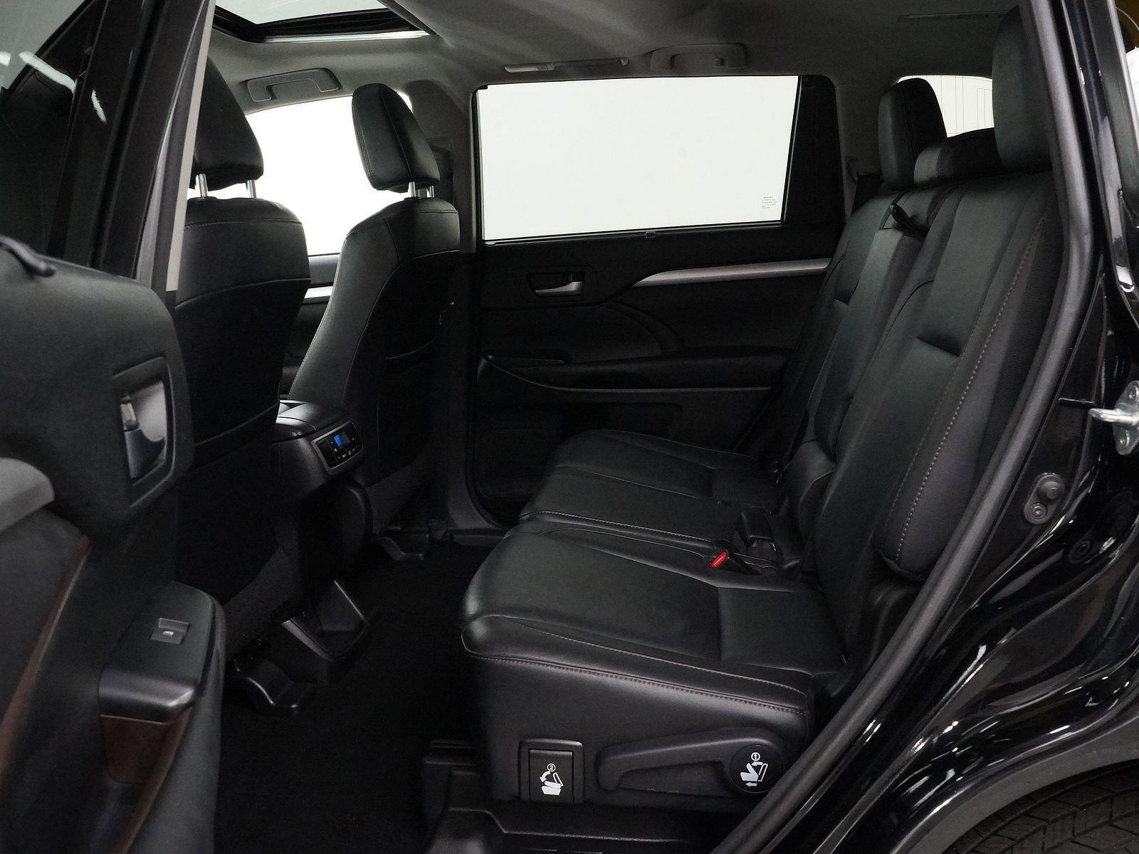 Used 2017 Toyota Highlander XLE image 16