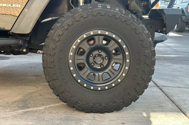 Used 2017 Jeep Wrangler Rubicon w/ Power Convenience Group AWD/4WD image 11