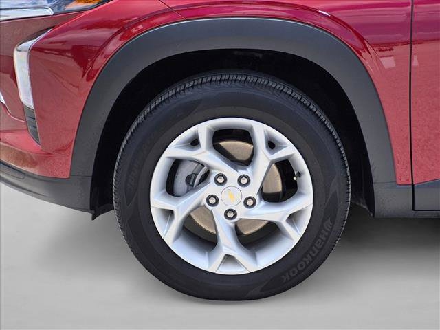 Used 2025 Chevrolet Trax LS w/ LS Convenience Package FWD image 23