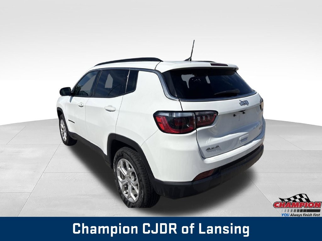 Used 2024 Jeep Compass Latitude AWD/4WD image 6