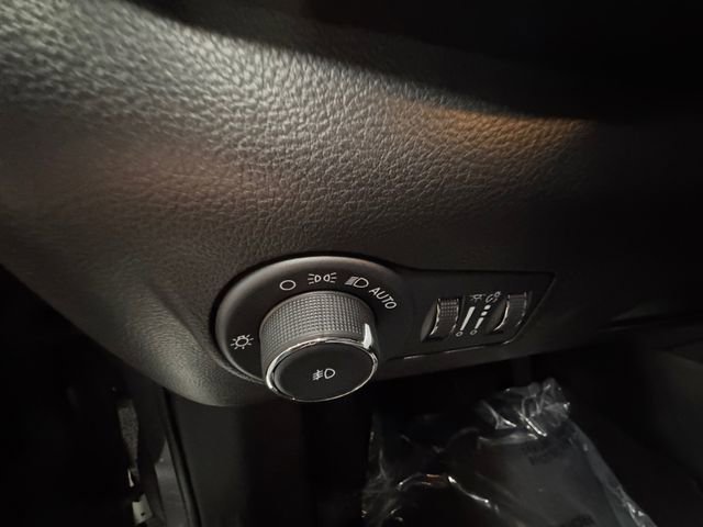 Used 2022 Jeep Compass Limited image 24