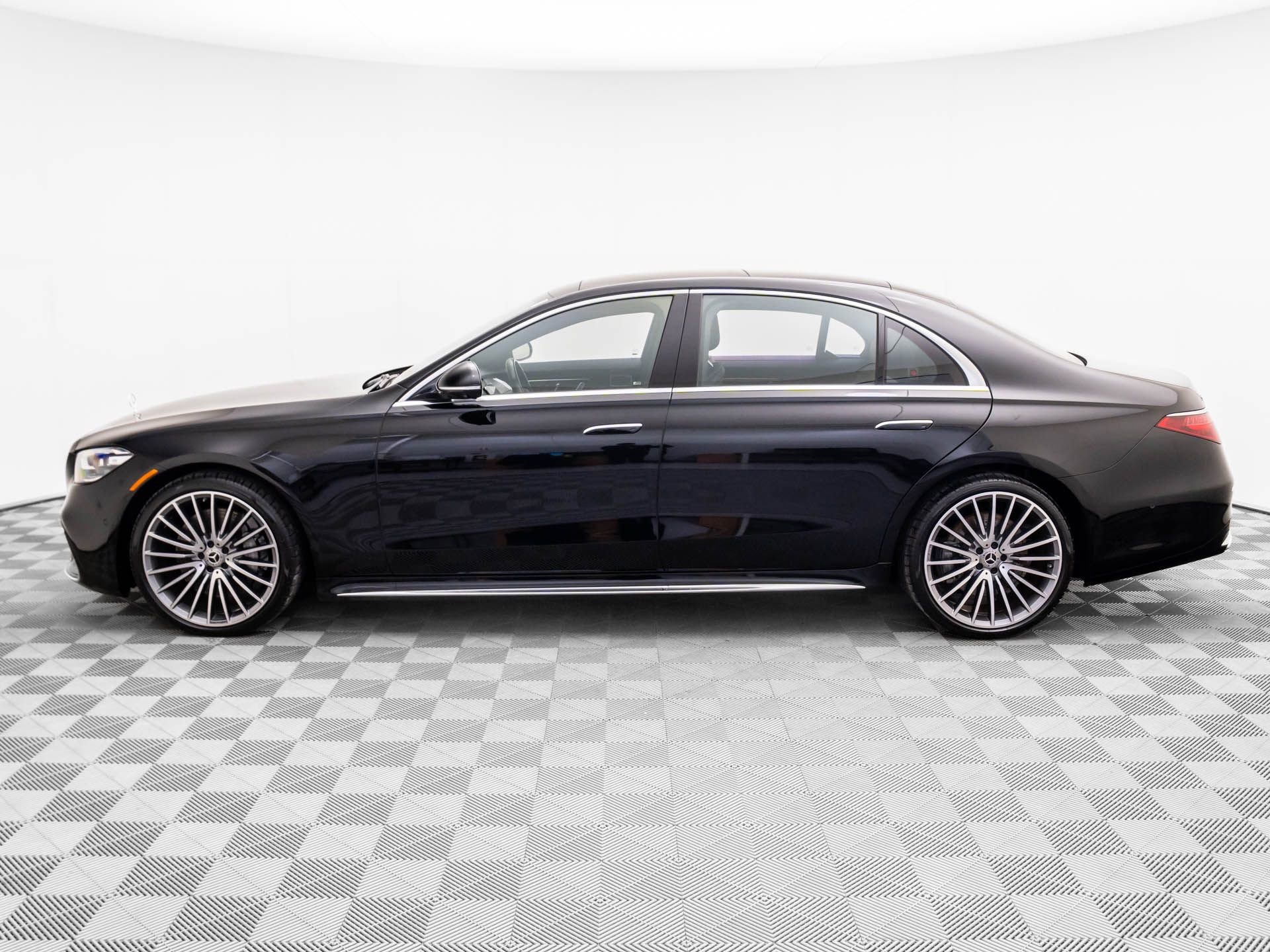Used 2022 Mercedes-Benz S 500 4MATIC image 2
