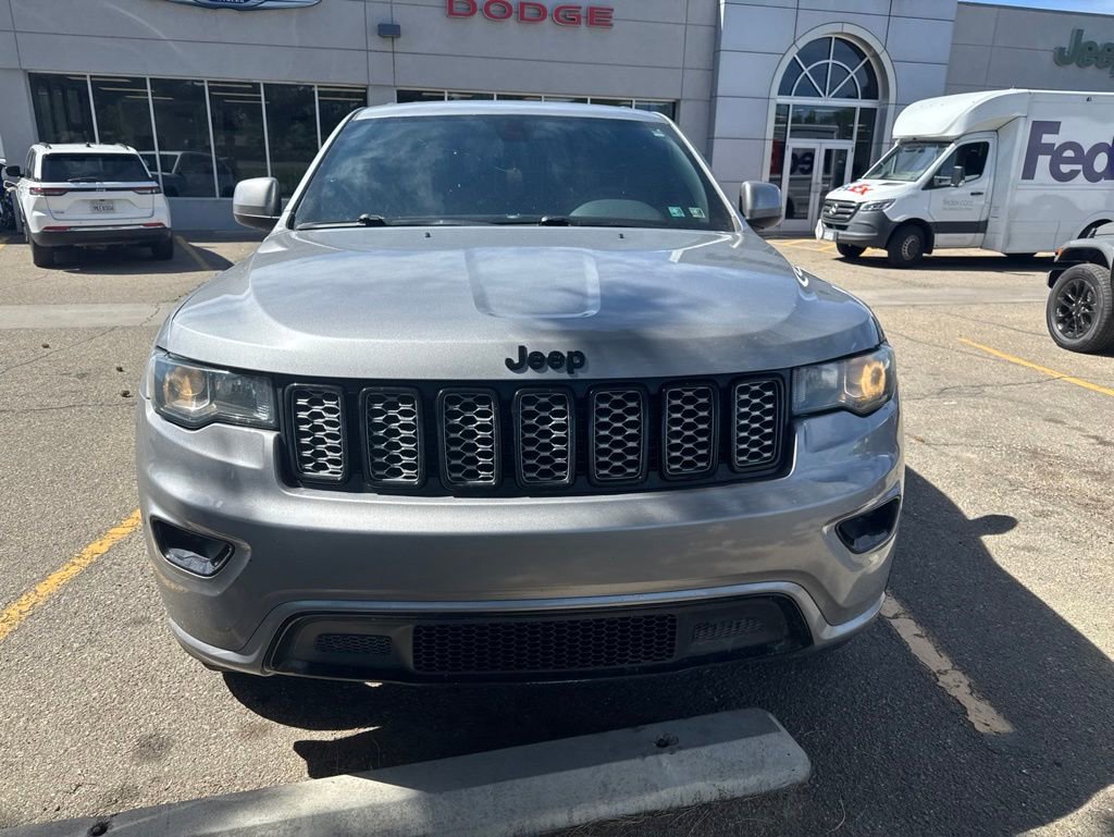 Used 2018 Jeep Grand Cherokee Altitude AWD/4WD image 2