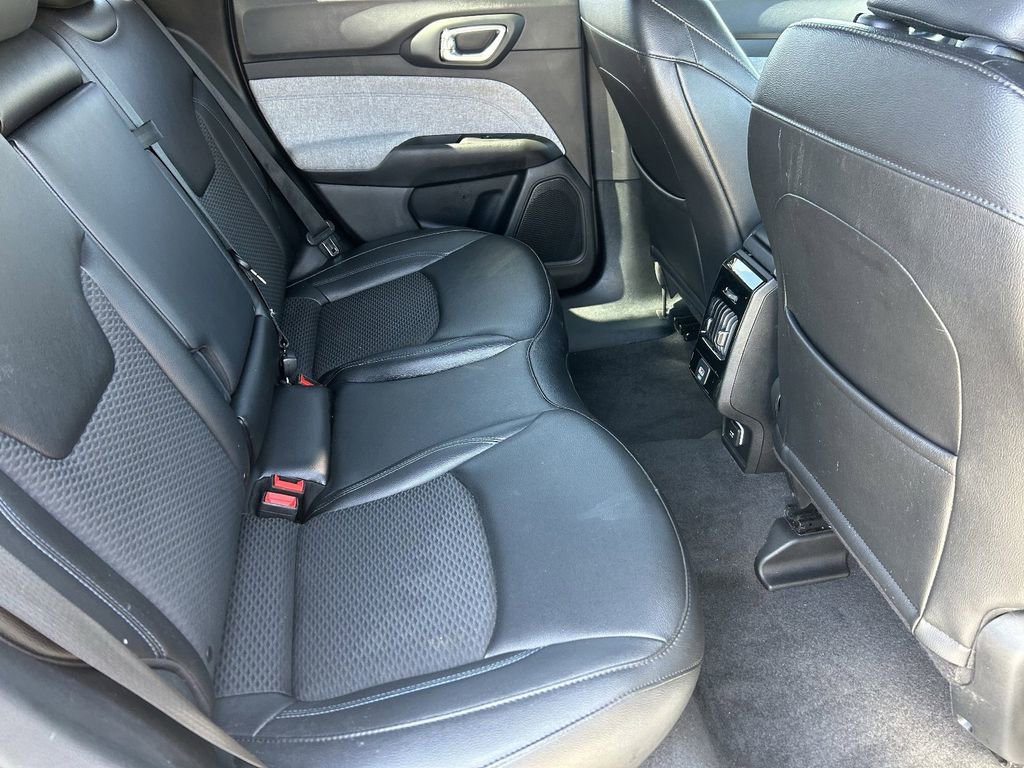 Used 2024 Jeep Compass Latitude image 11