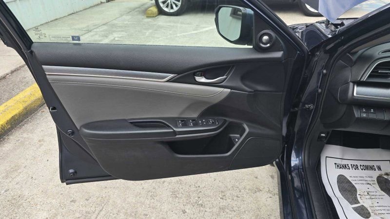 Used 2017 Honda Civic Touring image 15