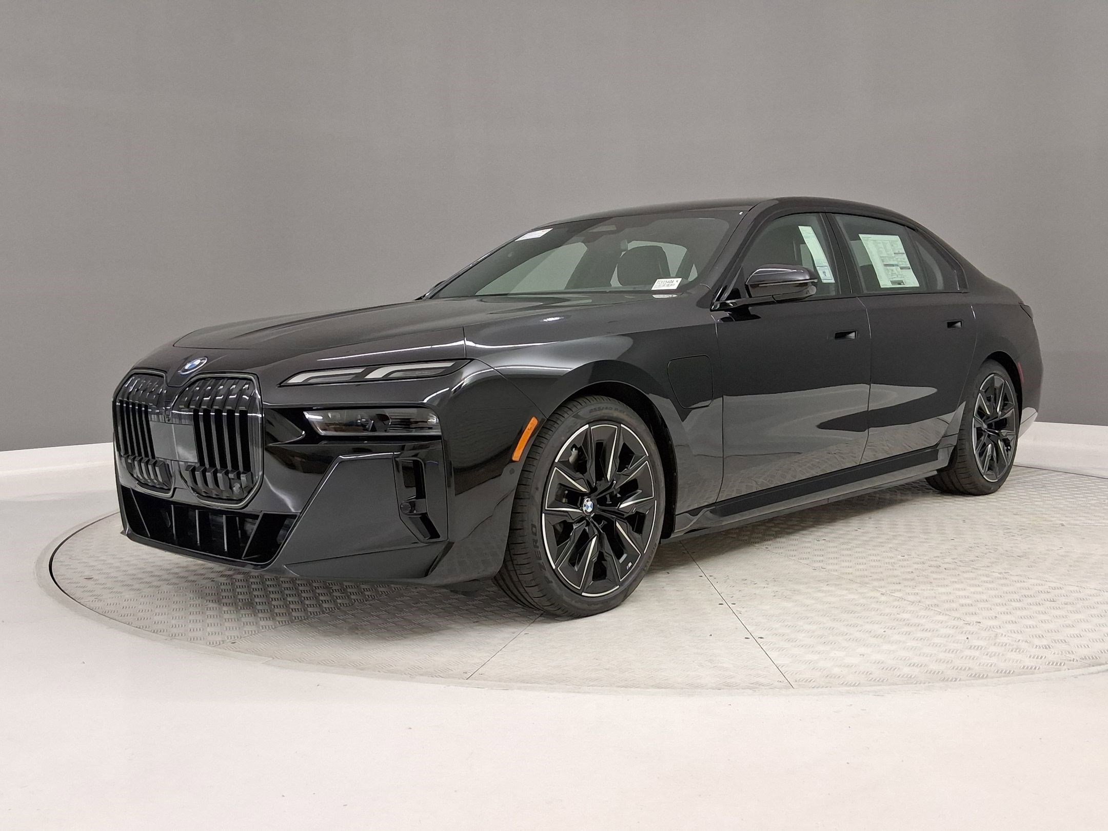 New 2026 BMW 750e xDrive w/ Premium Package AWD/4WD image 32