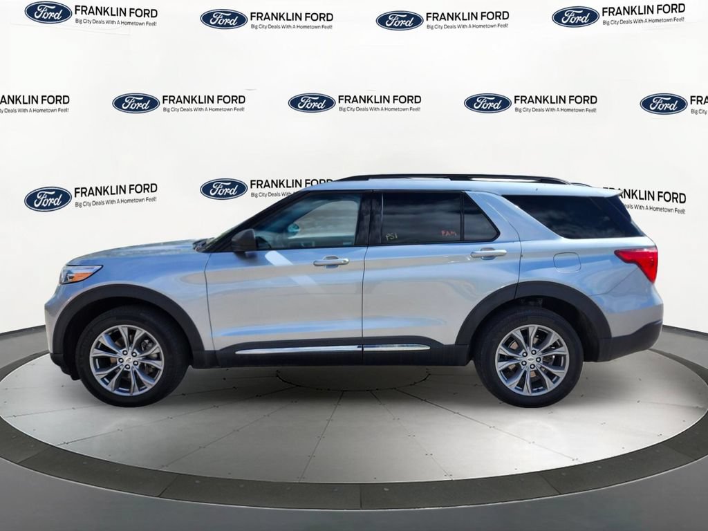 Certified 2022 Ford Explorer XLT w/ Equipment Group 202A AWD/4WD image 2