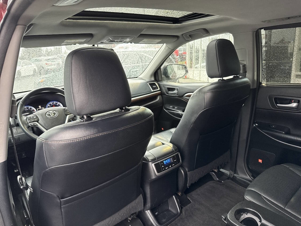 Used 2016 Toyota Highlander Limited w/ Four Season Floor Mat Package AWD/4WD image 27