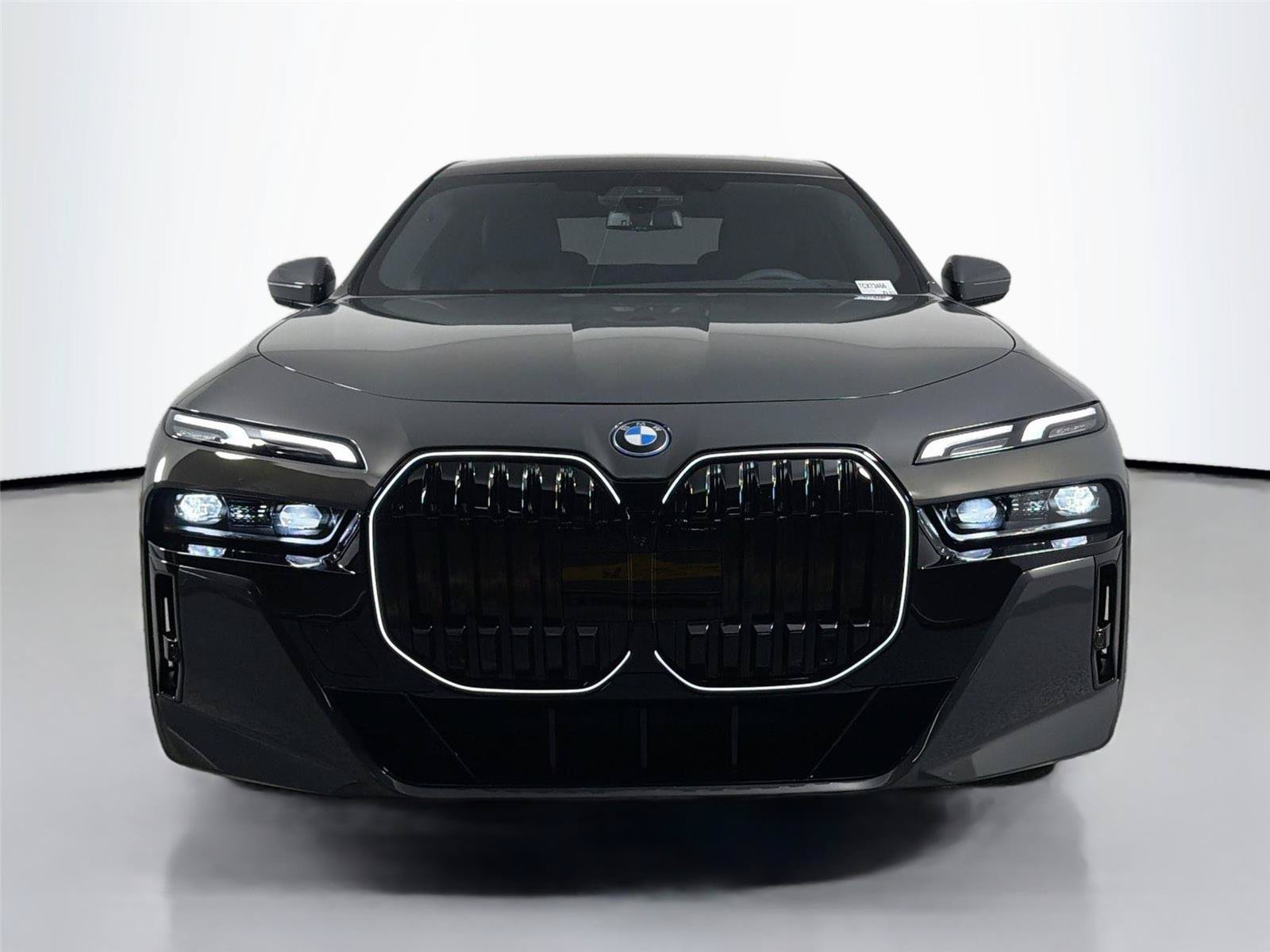 New 2026 BMW 750e xDrive AWD/4WD image 4
