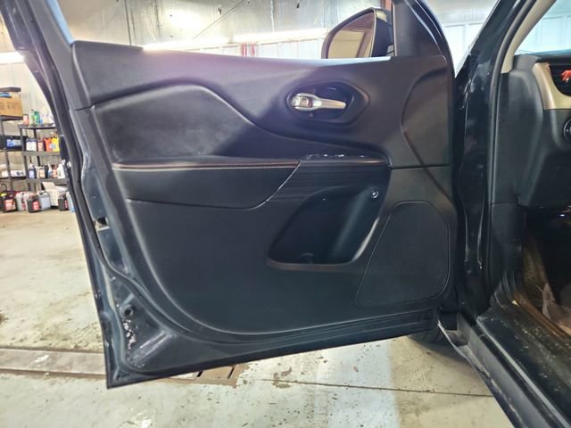 Used 2016 Jeep Cherokee 75th Anniversary image 17