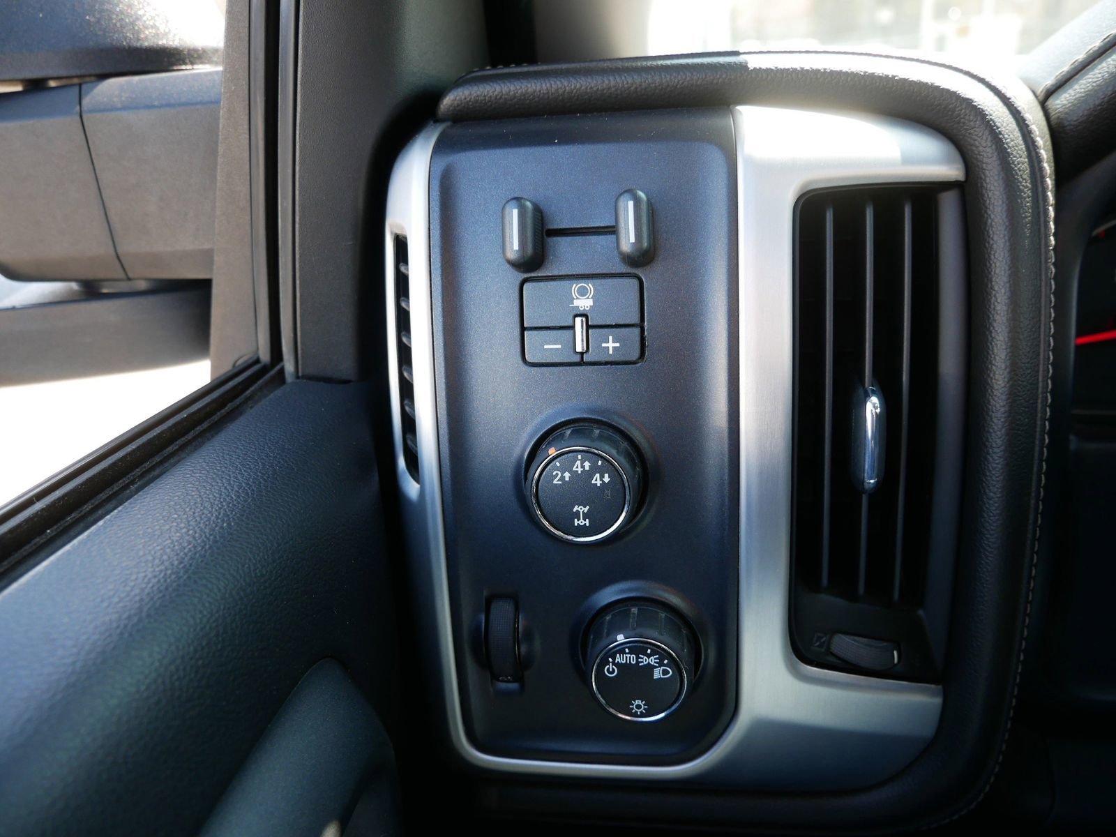 Used 2015 GMC Sierra 2500 SLE AWD/4WD image 25