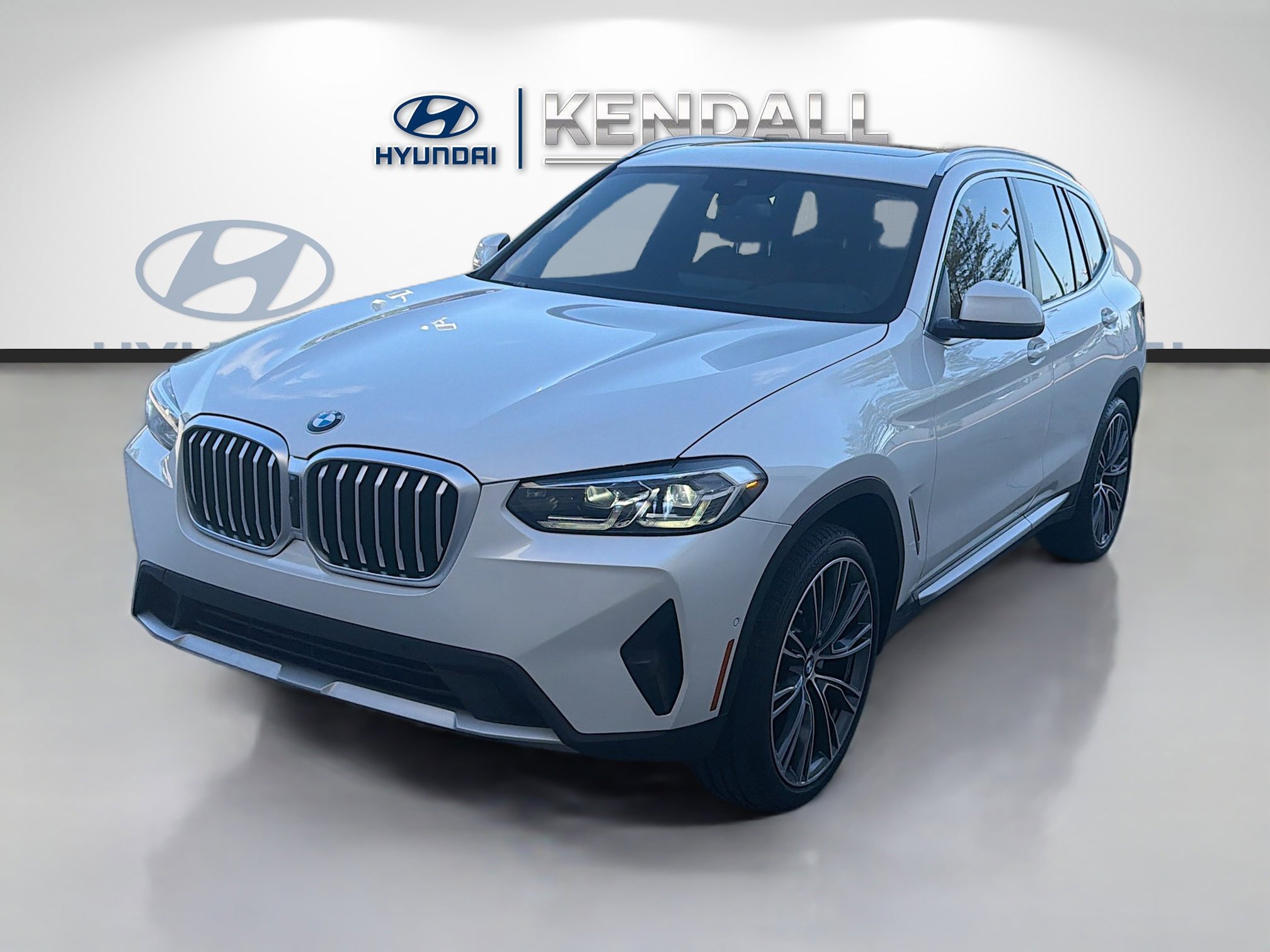 Used 2024 BMW X3 sDrive30i w/ Premium Package RWD image 3
