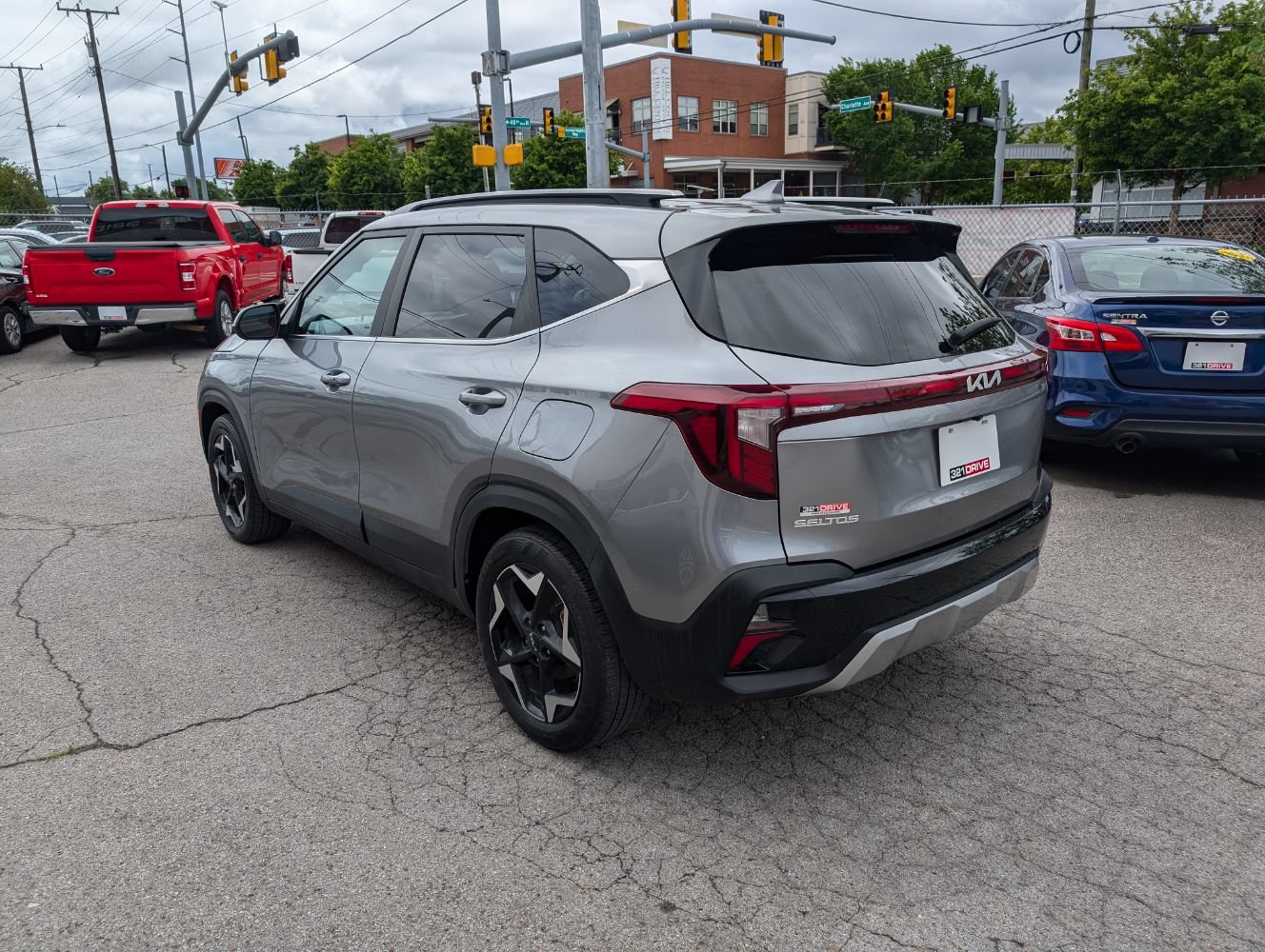 Used 2025 Kia Seltos EX FWD image 8