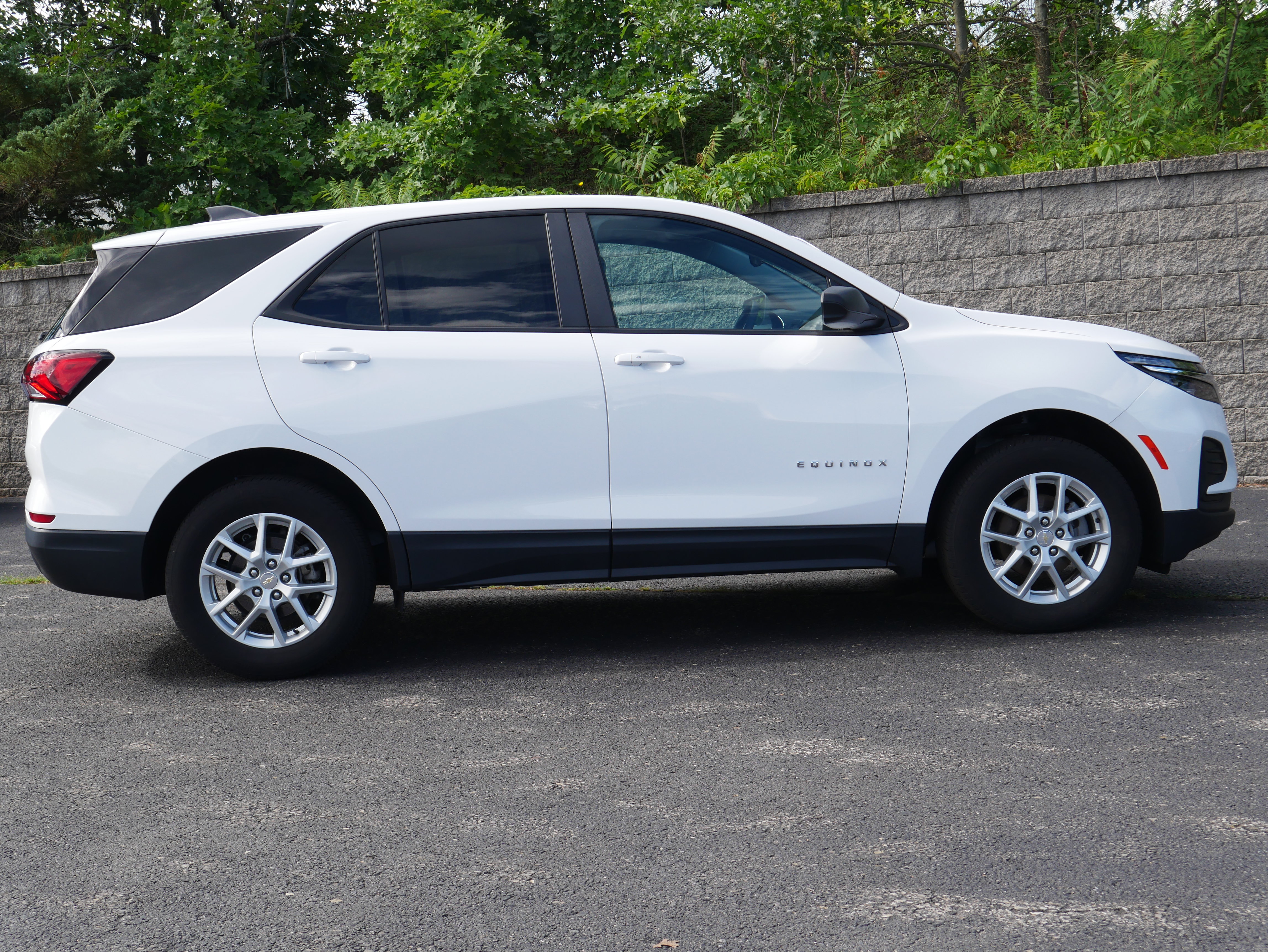Certified 2024 Chevrolet Equinox LS w/ LS Convenience Package AWD/4WD image 8