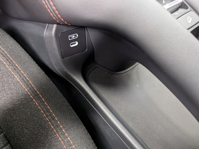Certified 2025 Honda HR-V Sport image 27