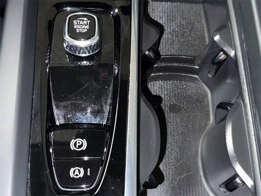 Used 2025 Volvo V60 B5 Cross Country Plus image 23