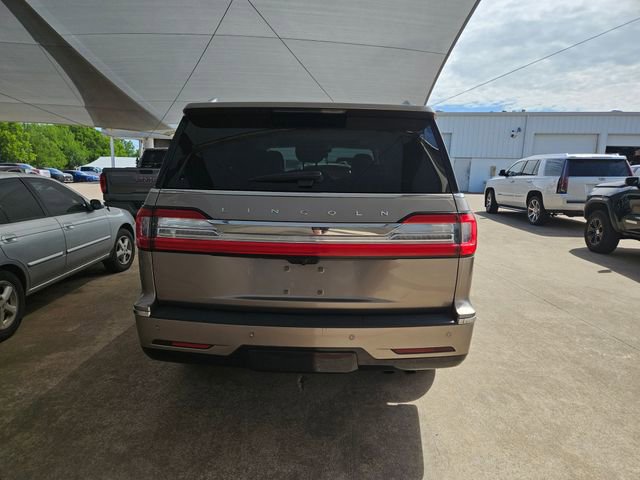 Used 2018 Lincoln Navigator Select image 4