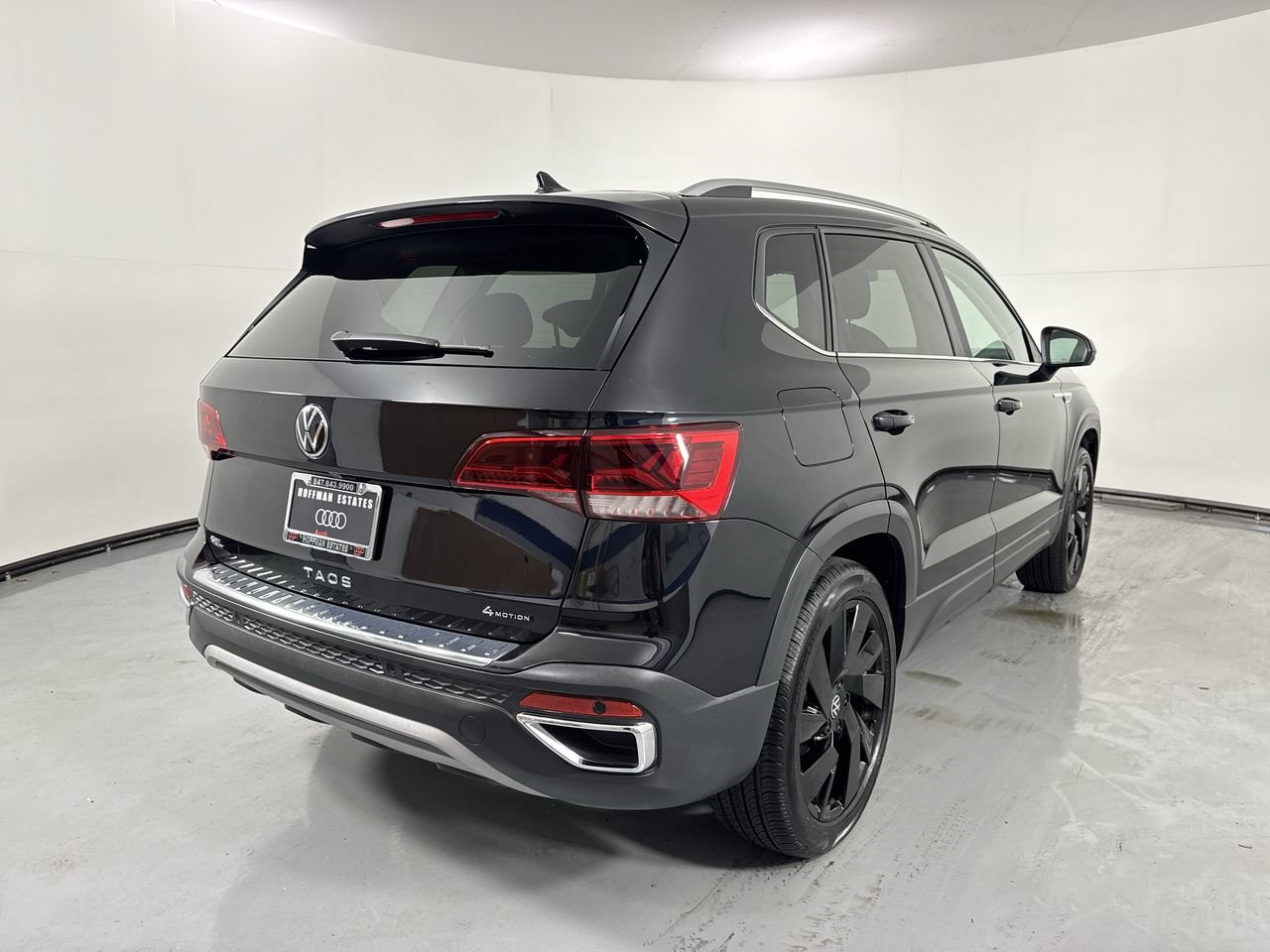 Used 2024 Volkswagen Taos SEL AWD/4WD image 8