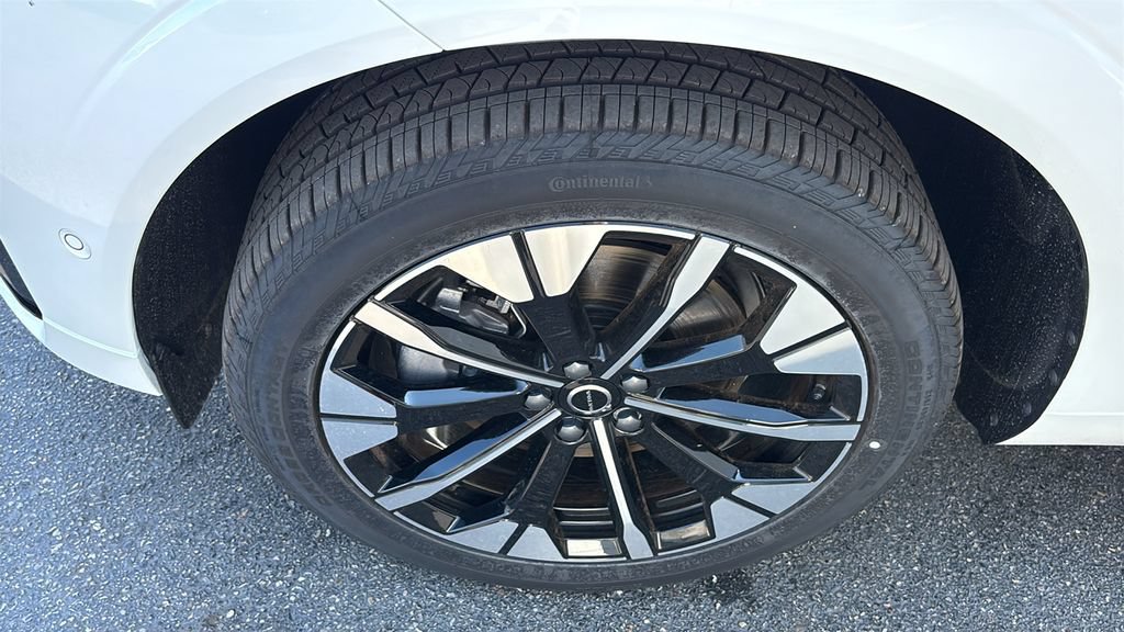 New 2026 Volvo XC60 T8 Plus w/ Protection Package Premier AWD/4WD image 30
