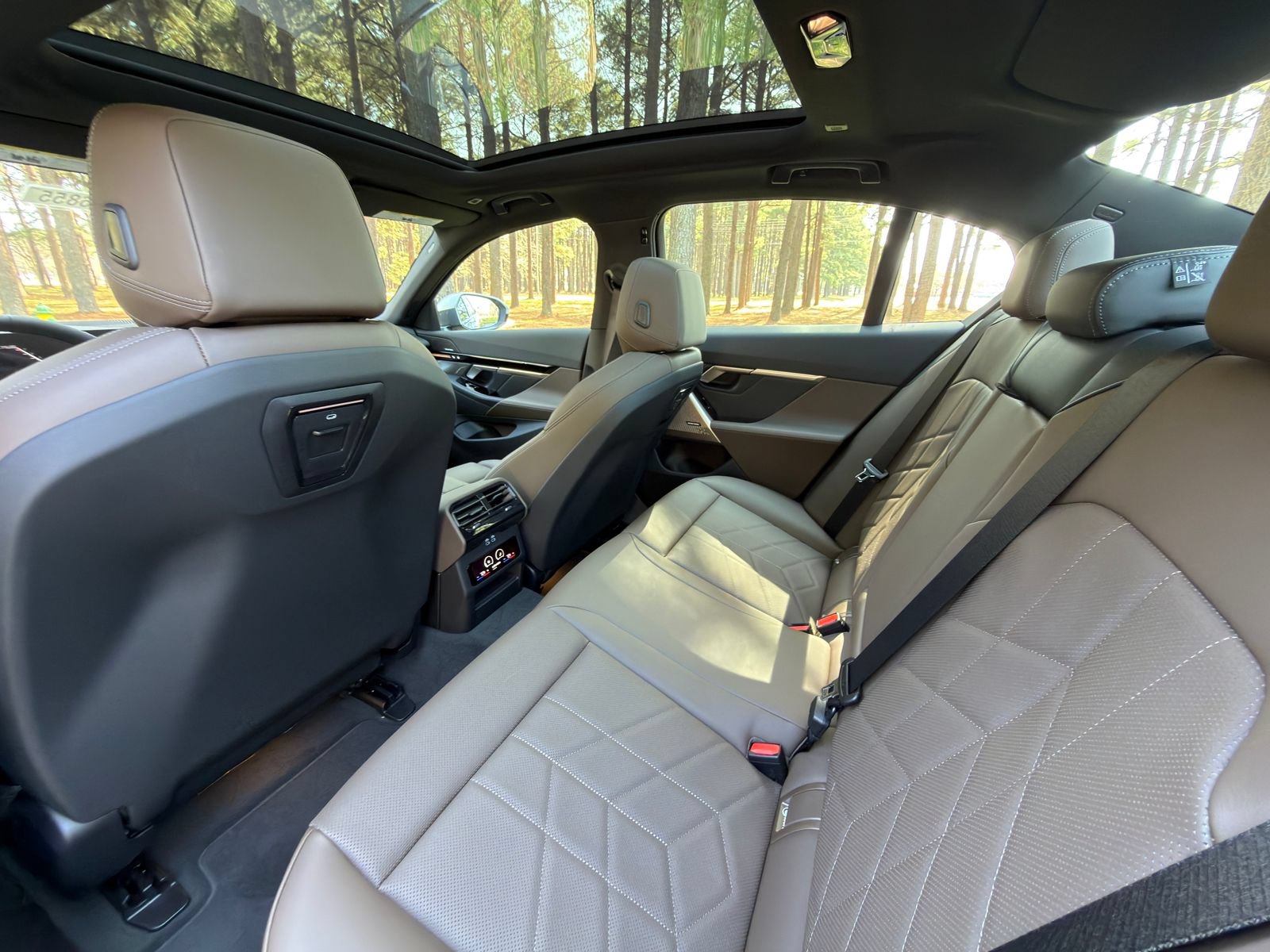 New 2026 BMW 530i xDrive w/ M Sport Package AWD/4WD image 15