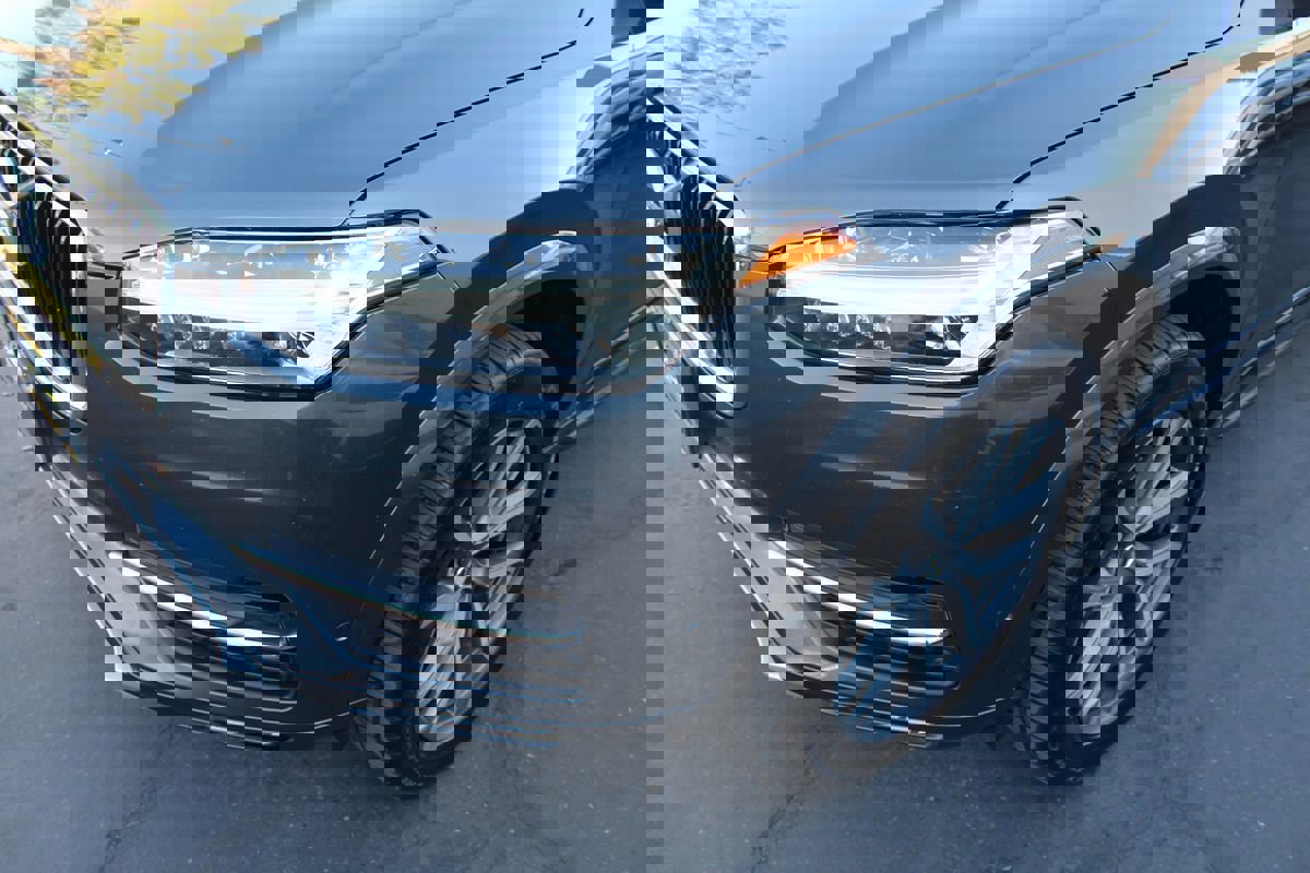 Used 2017 Volvo XC90 T6 Momentum w/ Vision Package image 11