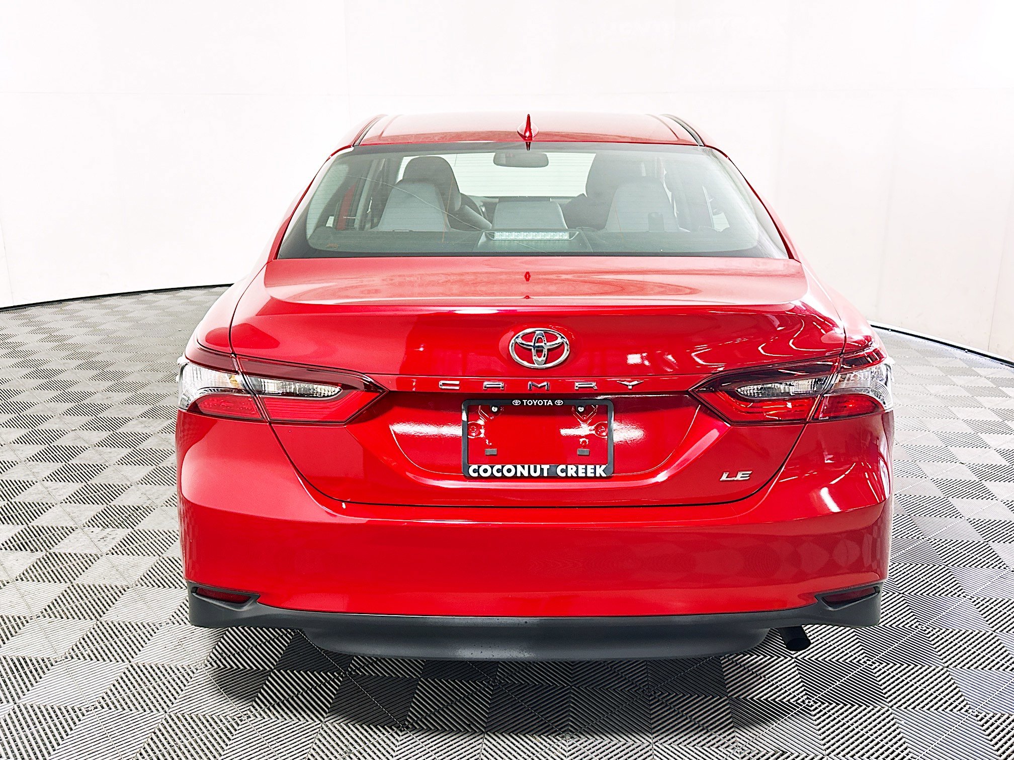 Used 2023 Toyota Camry LE w/ Convenience Package FWD image 4