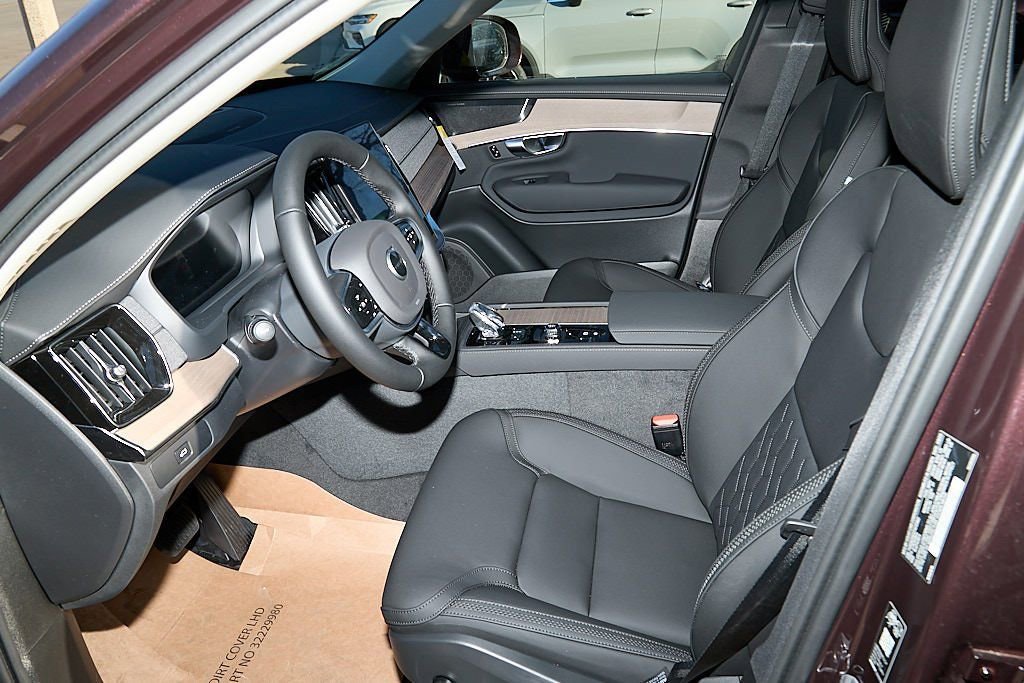 New 2026 Volvo XC90 B6 Plus w/ Protection Package image 17