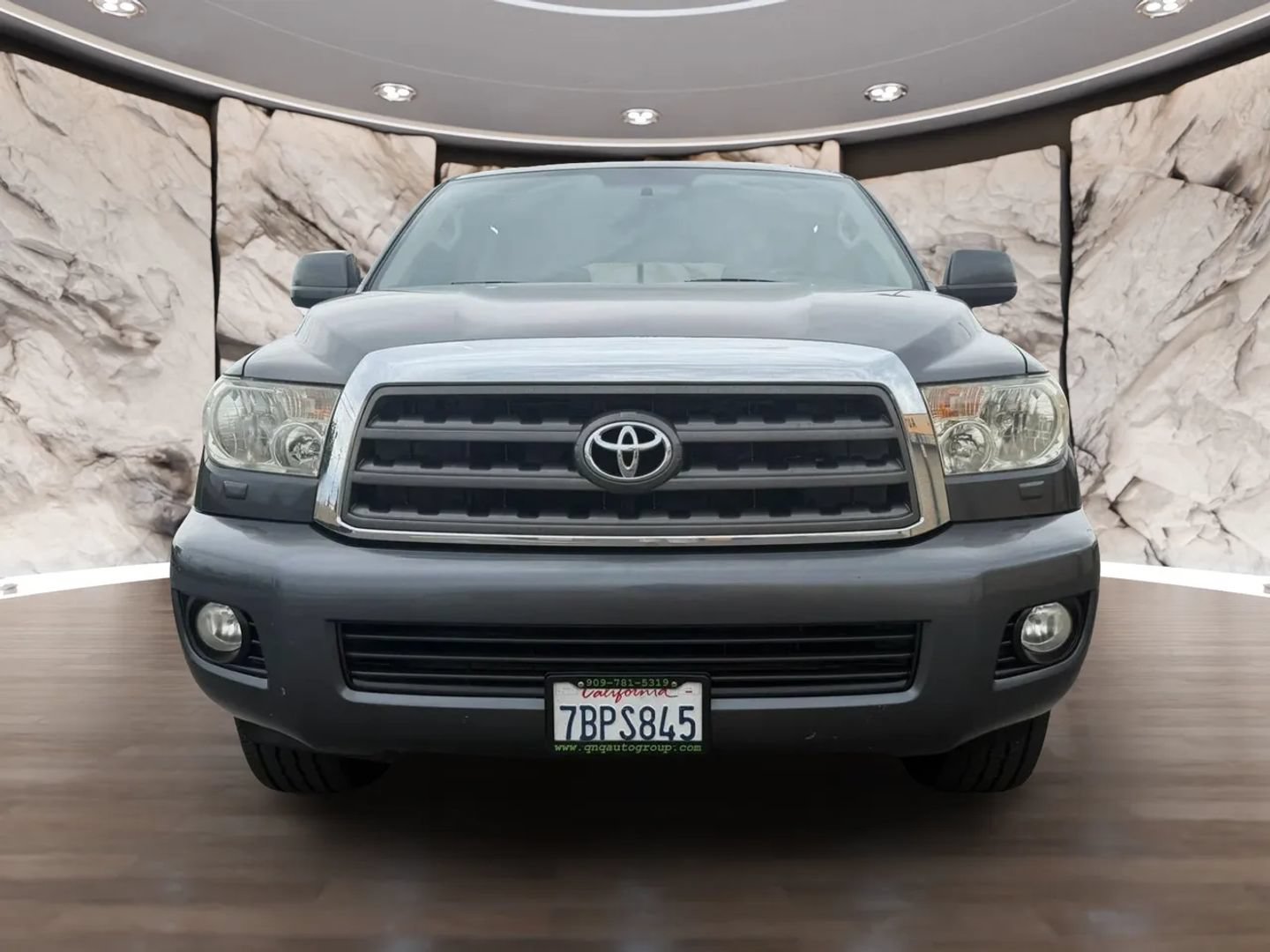 Used 2013 Toyota Sequoia SR5 RWD image 2