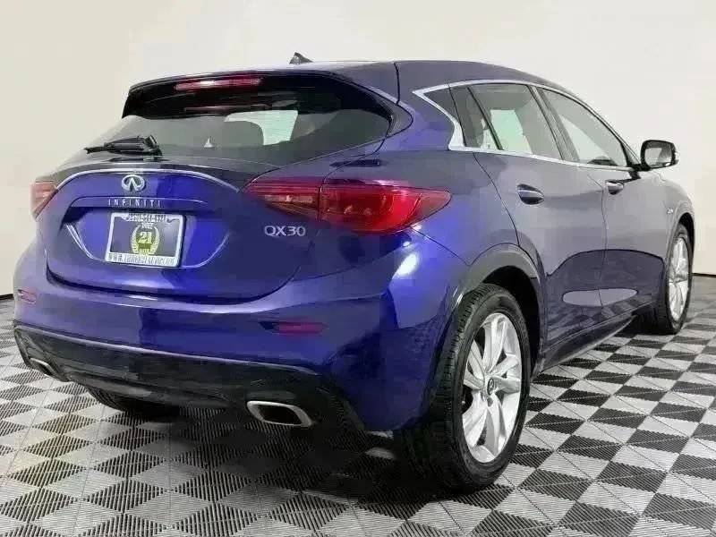 Used 2017 INFINITI QX30 FWD image 8
