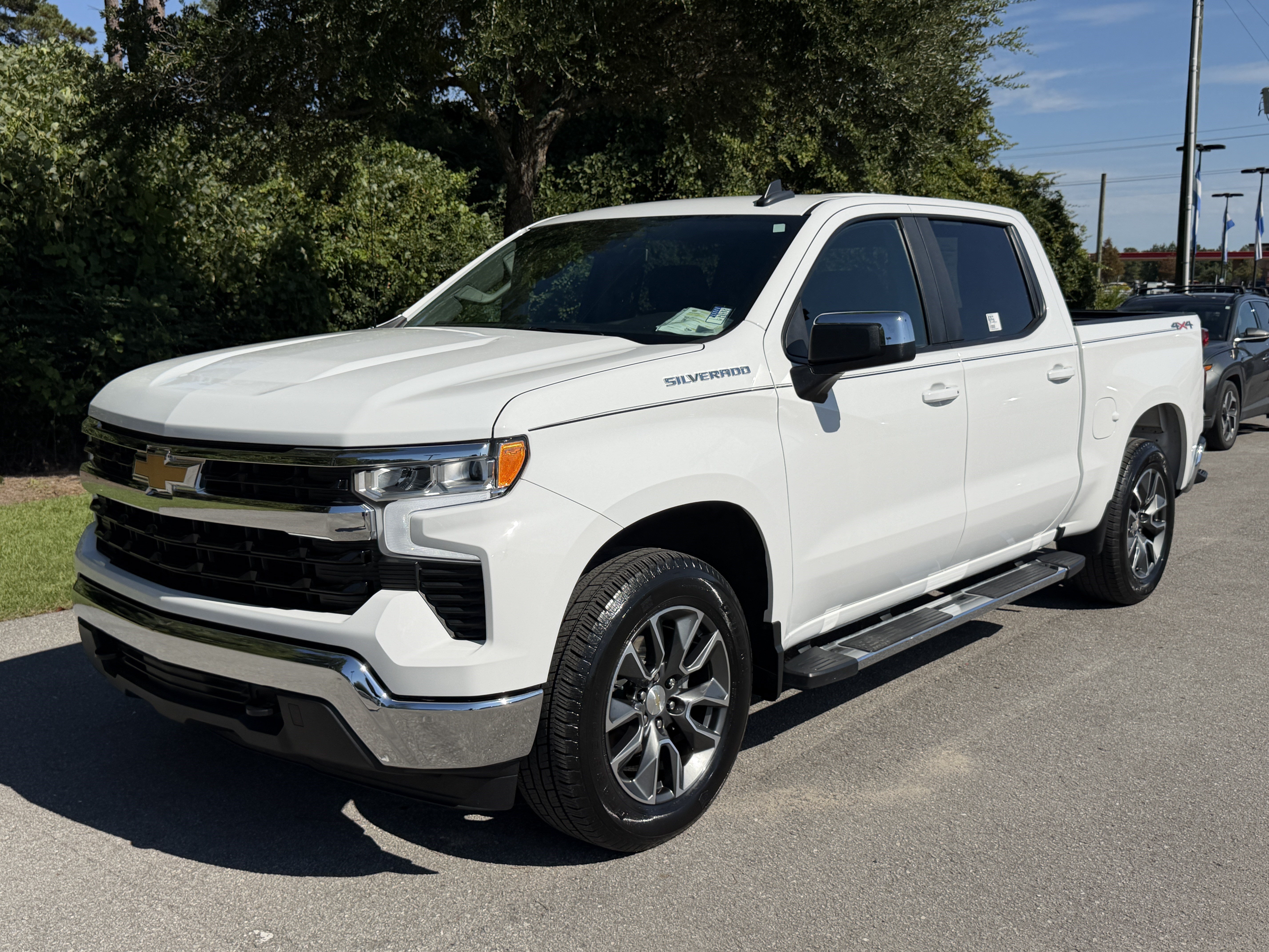 Used 2023 Chevrolet Silverado 1500 LT AWD/4WD image 40