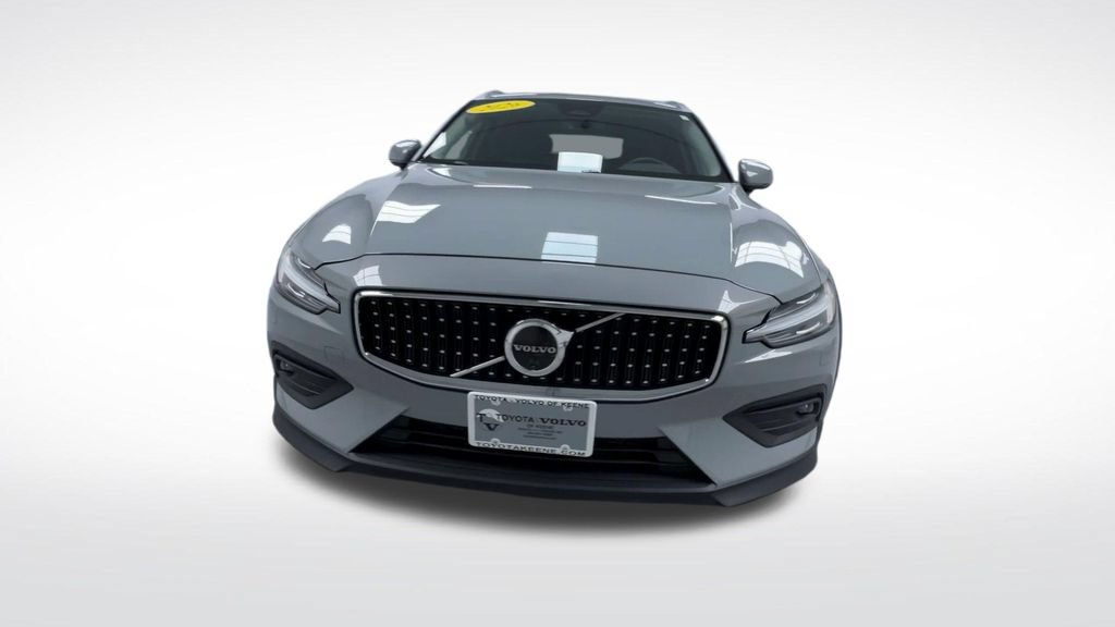 Used 2026 Volvo V60 B5 Cross Country Plus w/ Protection Package Premier AWD/4WD image 3