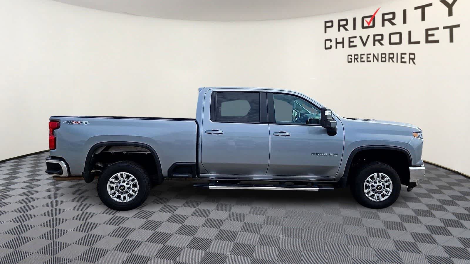 Used 2025 Chevrolet Silverado 2500 LT w/ Convenience Package AWD/4WD image 9