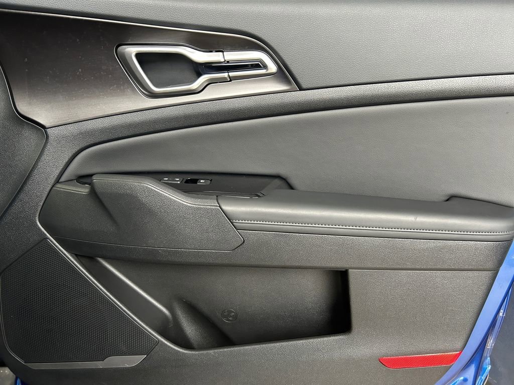 Used 2025 Kia Sportage EX image 25