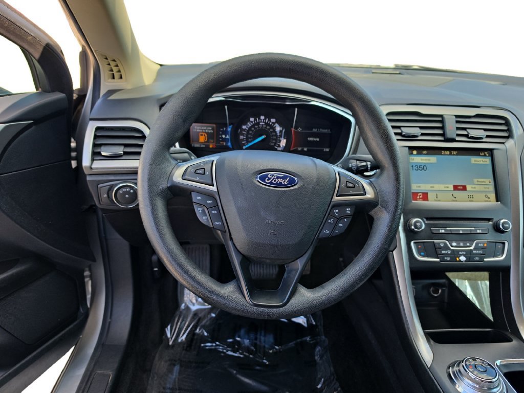 Used 2017 Ford Fusion SE w/ Fusion SE Technology Package FWD image 12