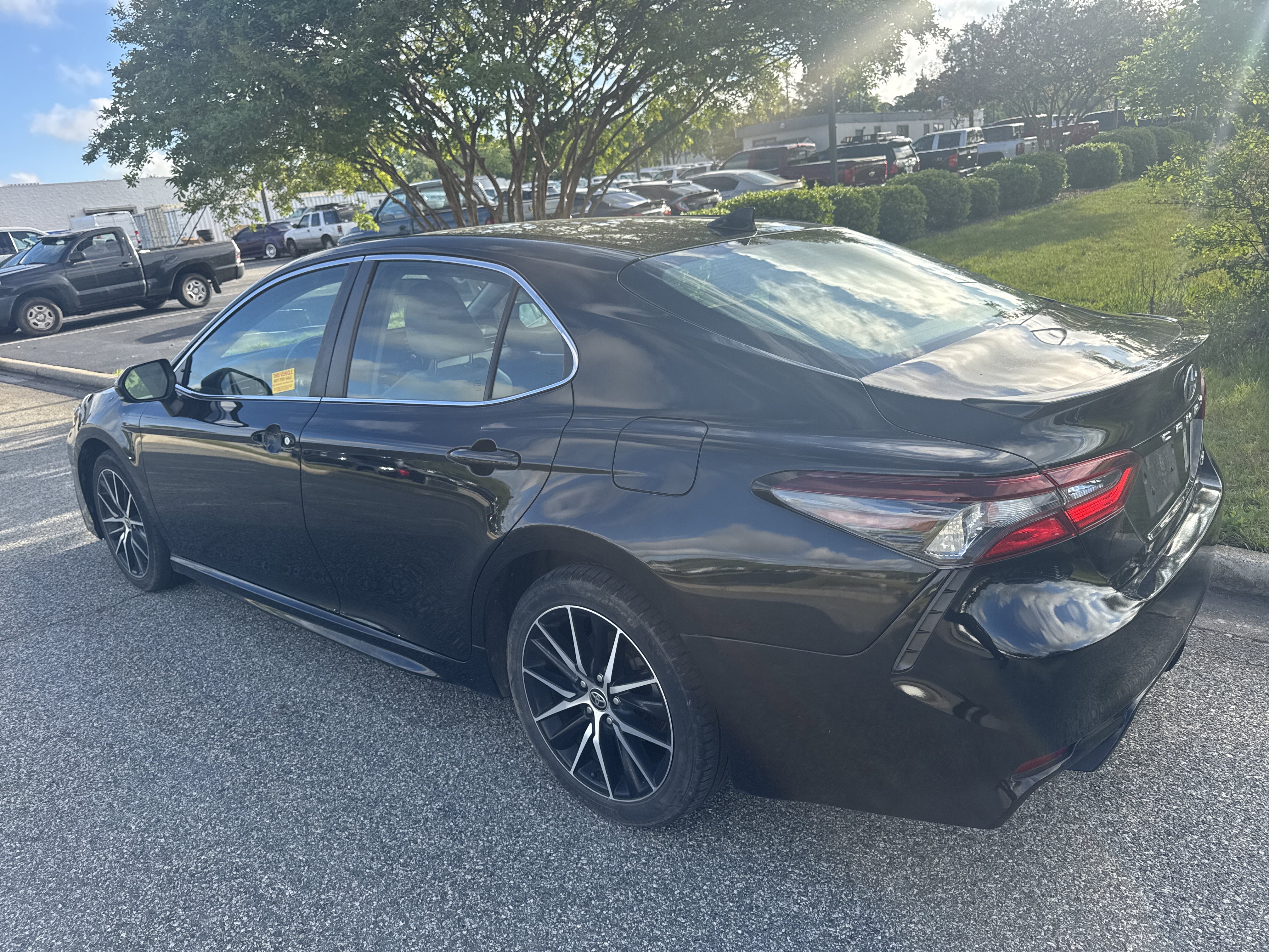 Used 2021 Toyota Camry SE FWD image 8
