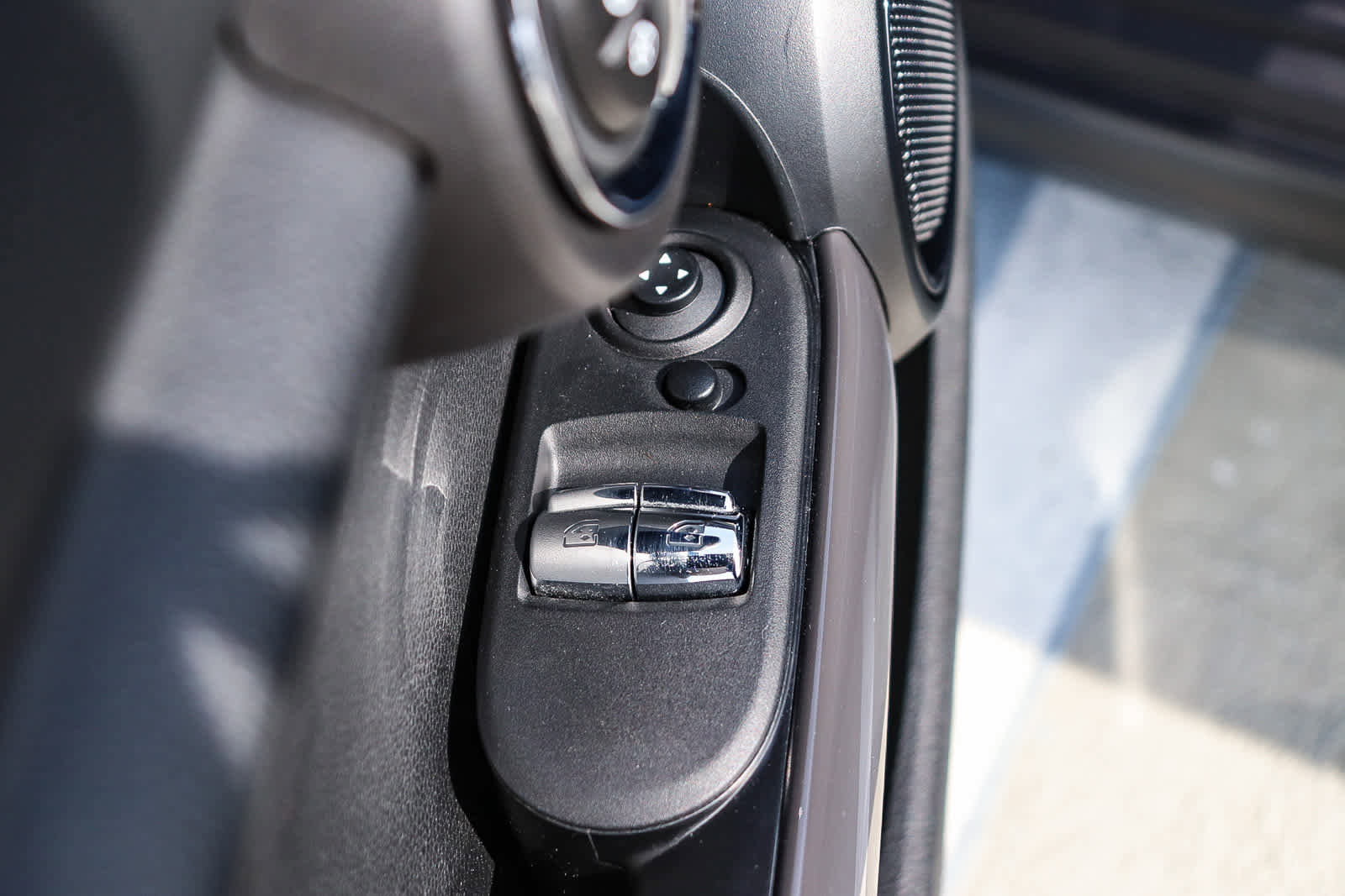 Used 2018 MINI Cooper 2-Door Hardtop image 29