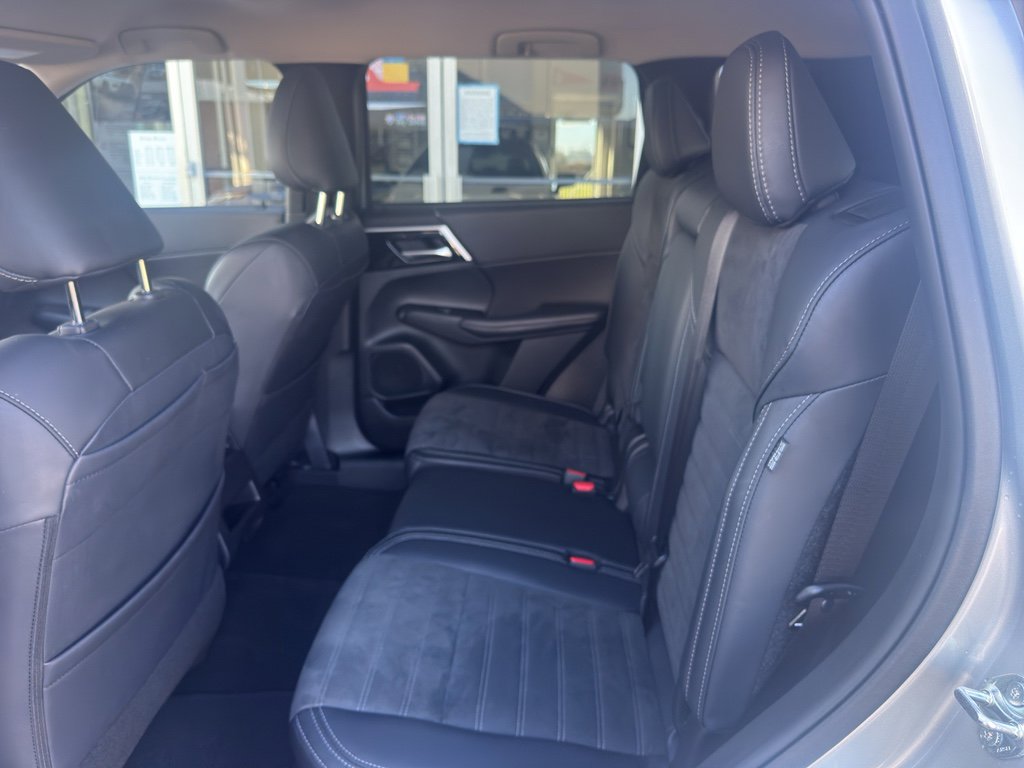 Used 2024 Mitsubishi Outlander SE image 34