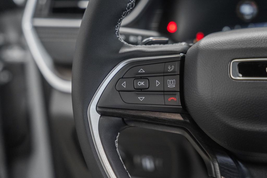 New 2025 Jeep Grand Cherokee Limited image 30