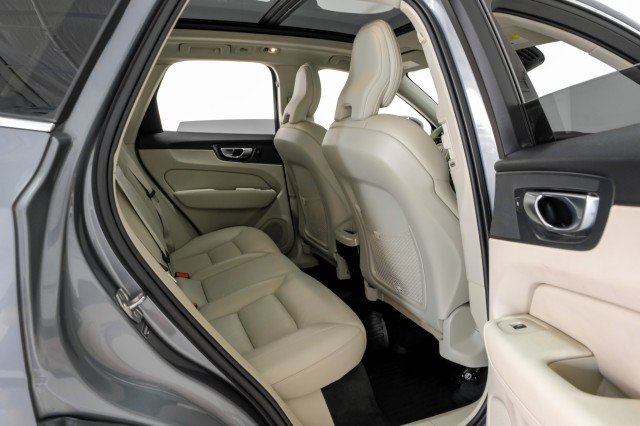 Used 2021 Volvo XC60 T5 Momentum w/ Protection Package Premier FWD image 39