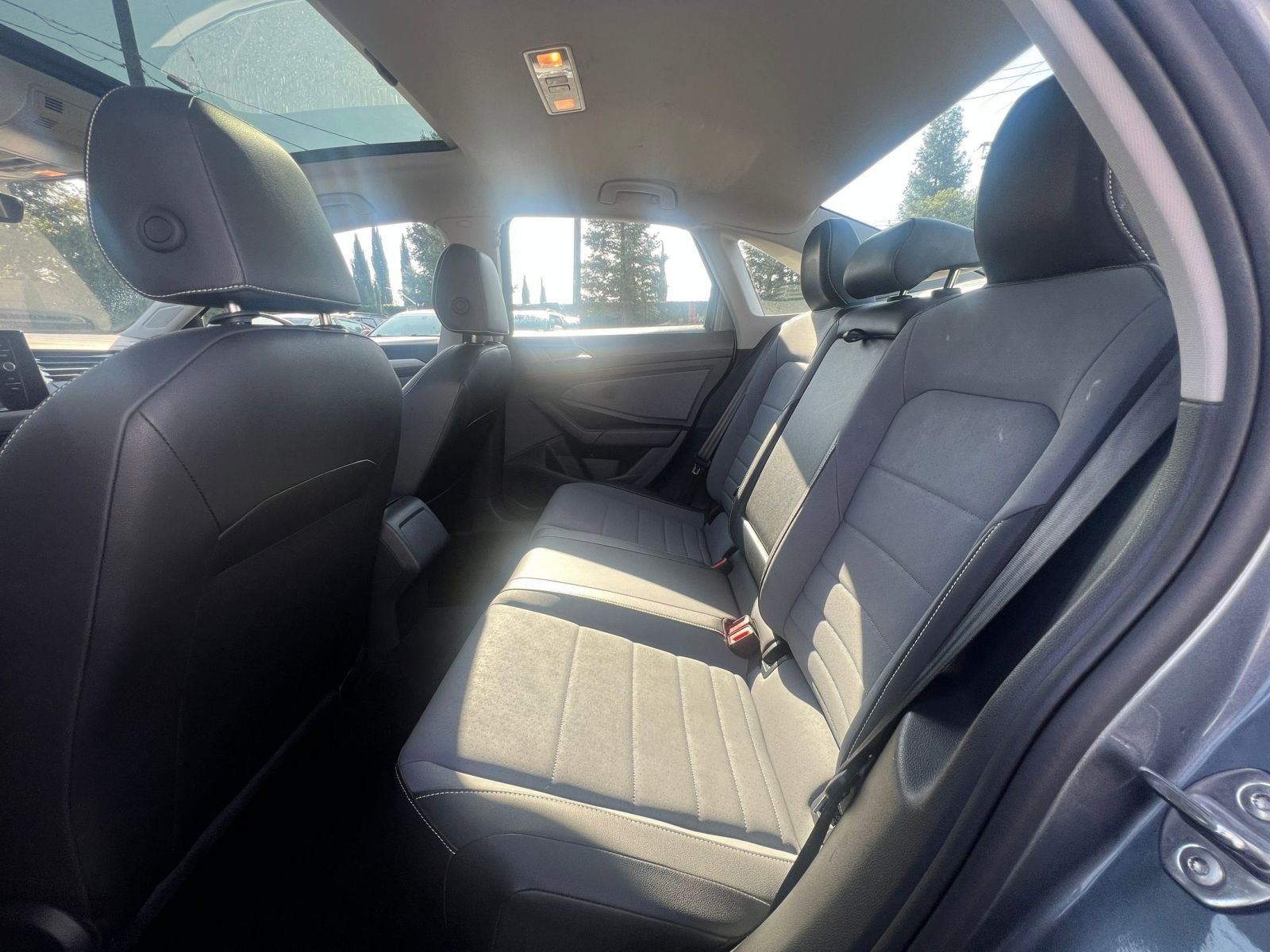 Used 2025 Volkswagen Jetta SE image 21