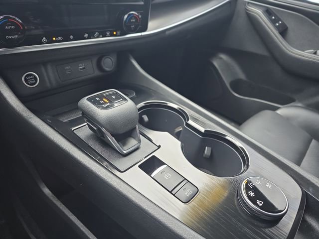 Used 2023 Nissan Rogue SV w/ SV Premium Package image 26