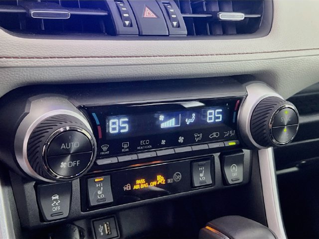 Used 2025 Toyota RAV4 XLE Premium w/ Weather Package FWD image 14
